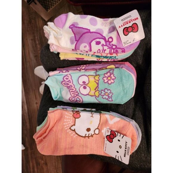 New! Hello Kitty™ Ladies No-Show Socks 5-Pack Adorable! - Picture 1 of 1